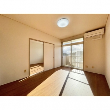 セントラルコーポ館下