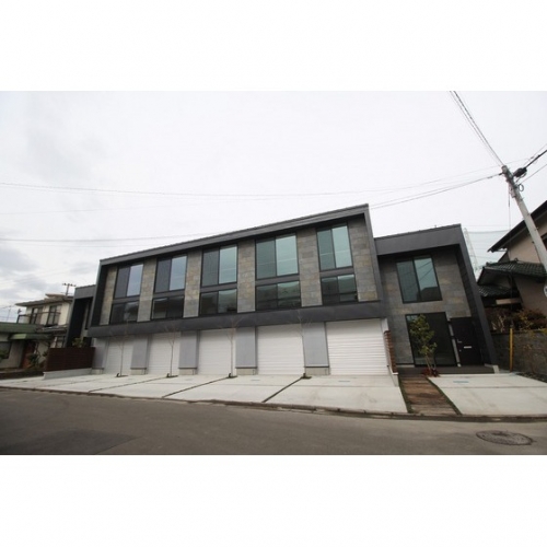 LA　MAISON　NOIRE(ラ・メゾンノアール)